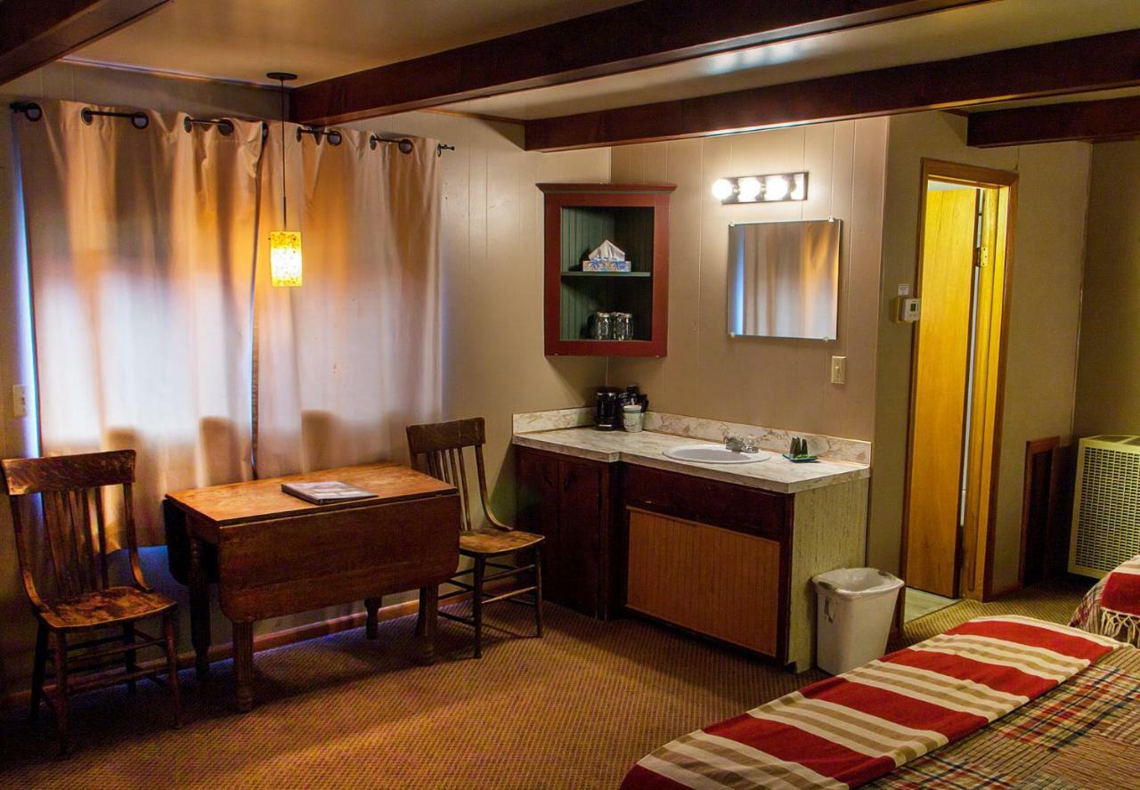 High Country Motel And Cabins Cooke City Ngoại thất bức ảnh