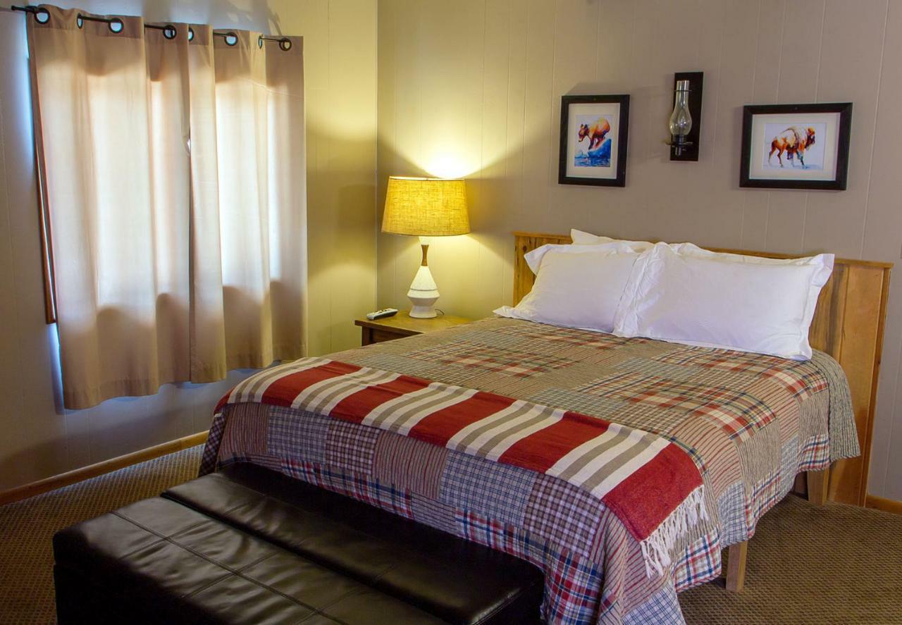 High Country Motel And Cabins Cooke City Ngoại thất bức ảnh